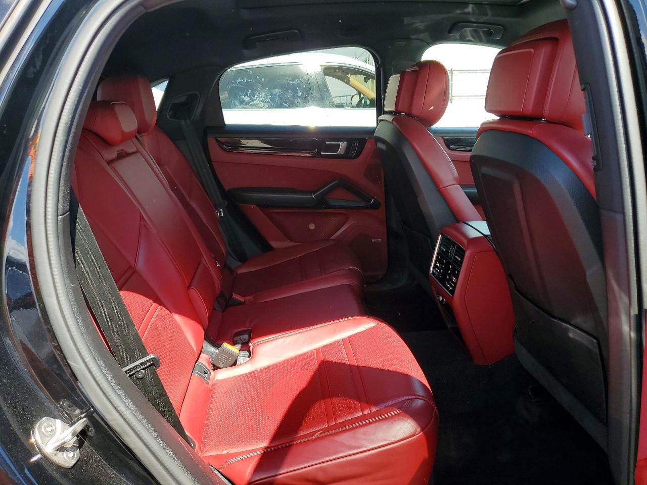 2021 PORSCHE CAYENNE