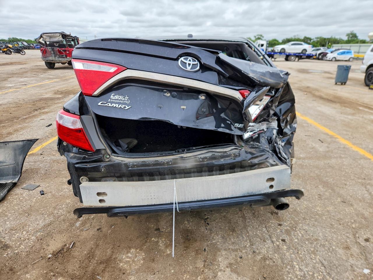 2016 TOYOTA CAMRY