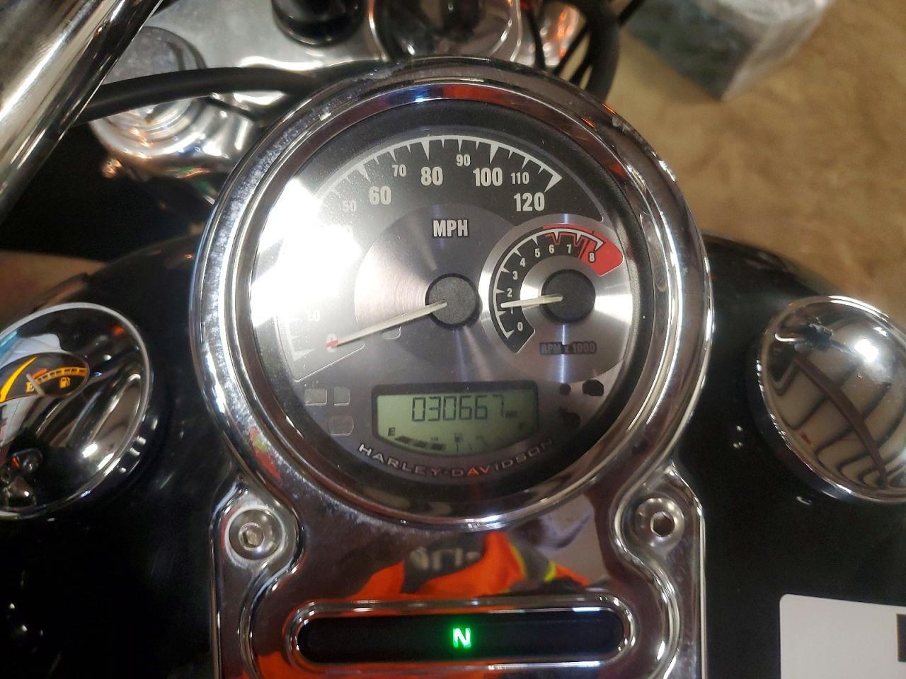 2011 HARLEY-DAVIDSON FXDF
