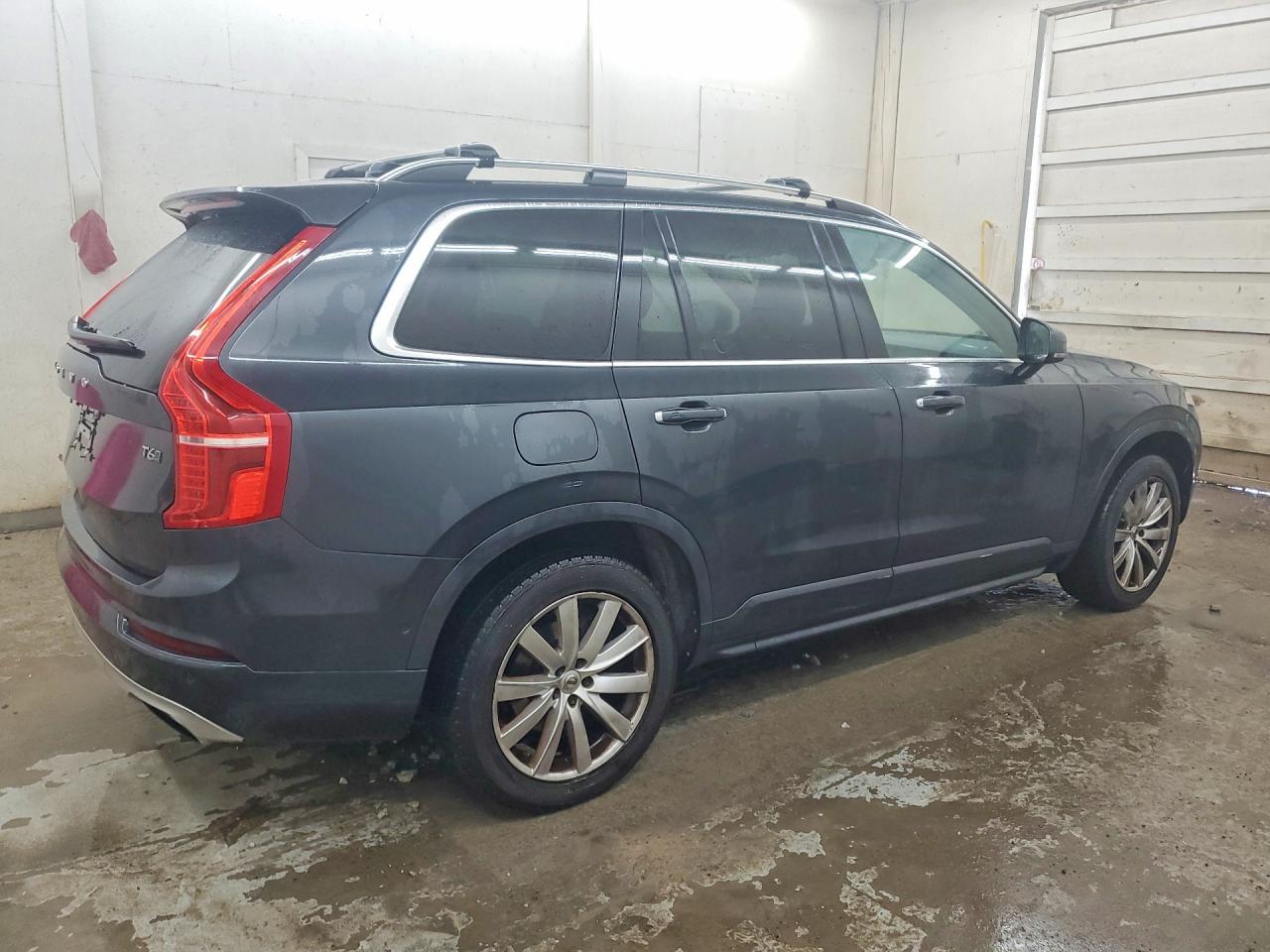 2016 VOLVO XC90