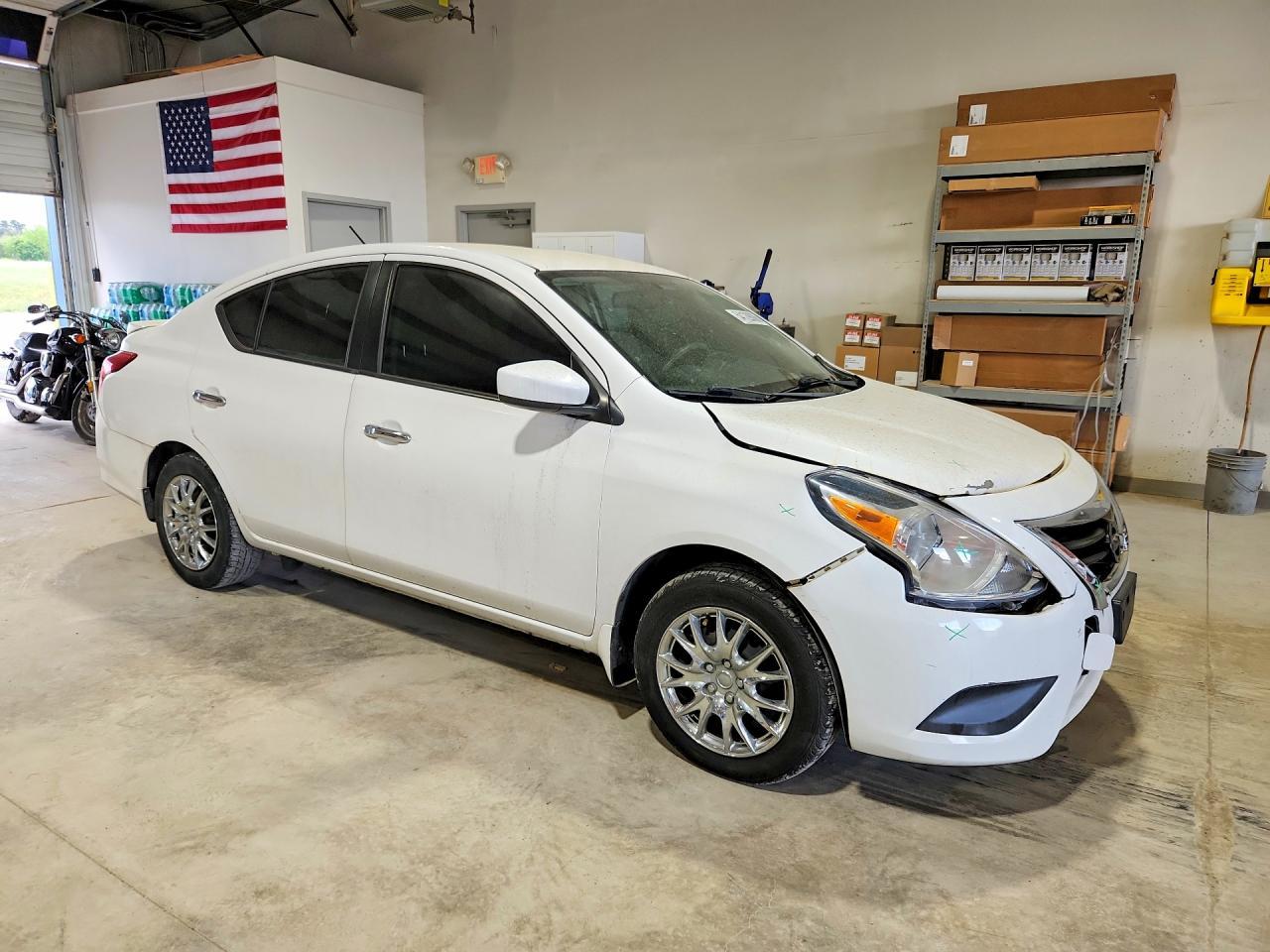 2017 NISSAN VERSA