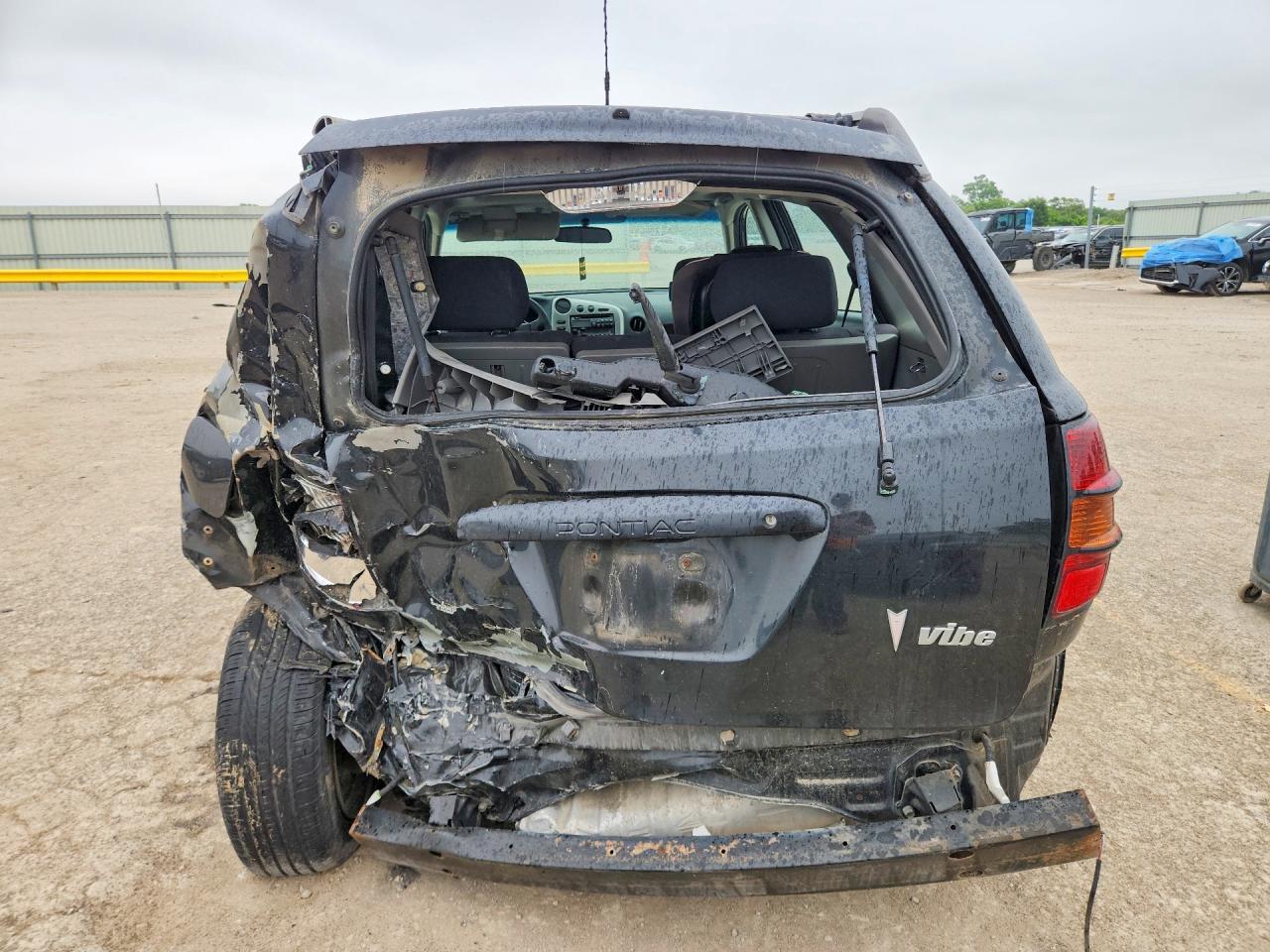 2004 PONTIAC VIBE