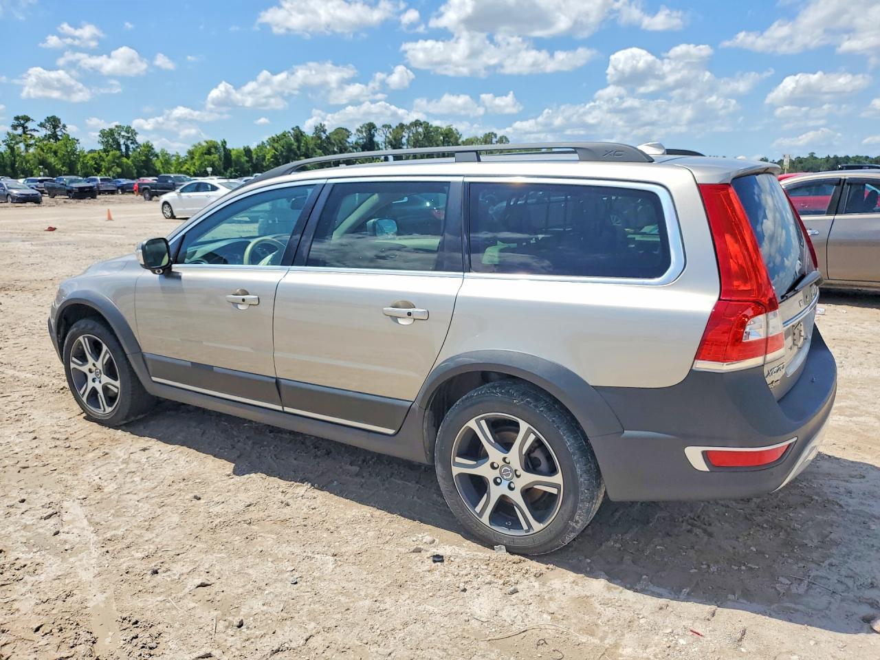 2015 VOLVO XC70