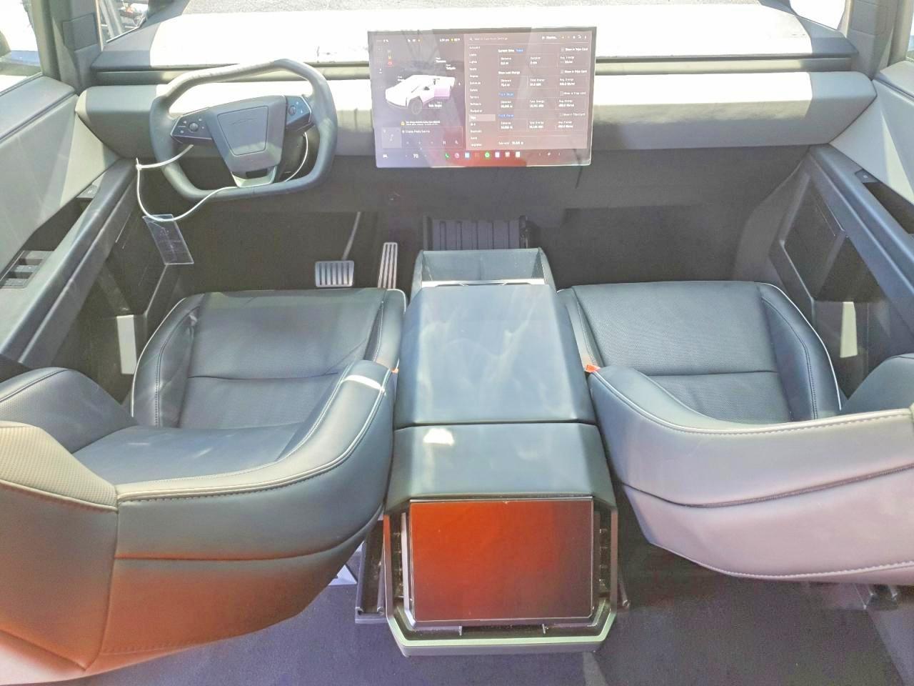 2025 TESLA Cybertruck