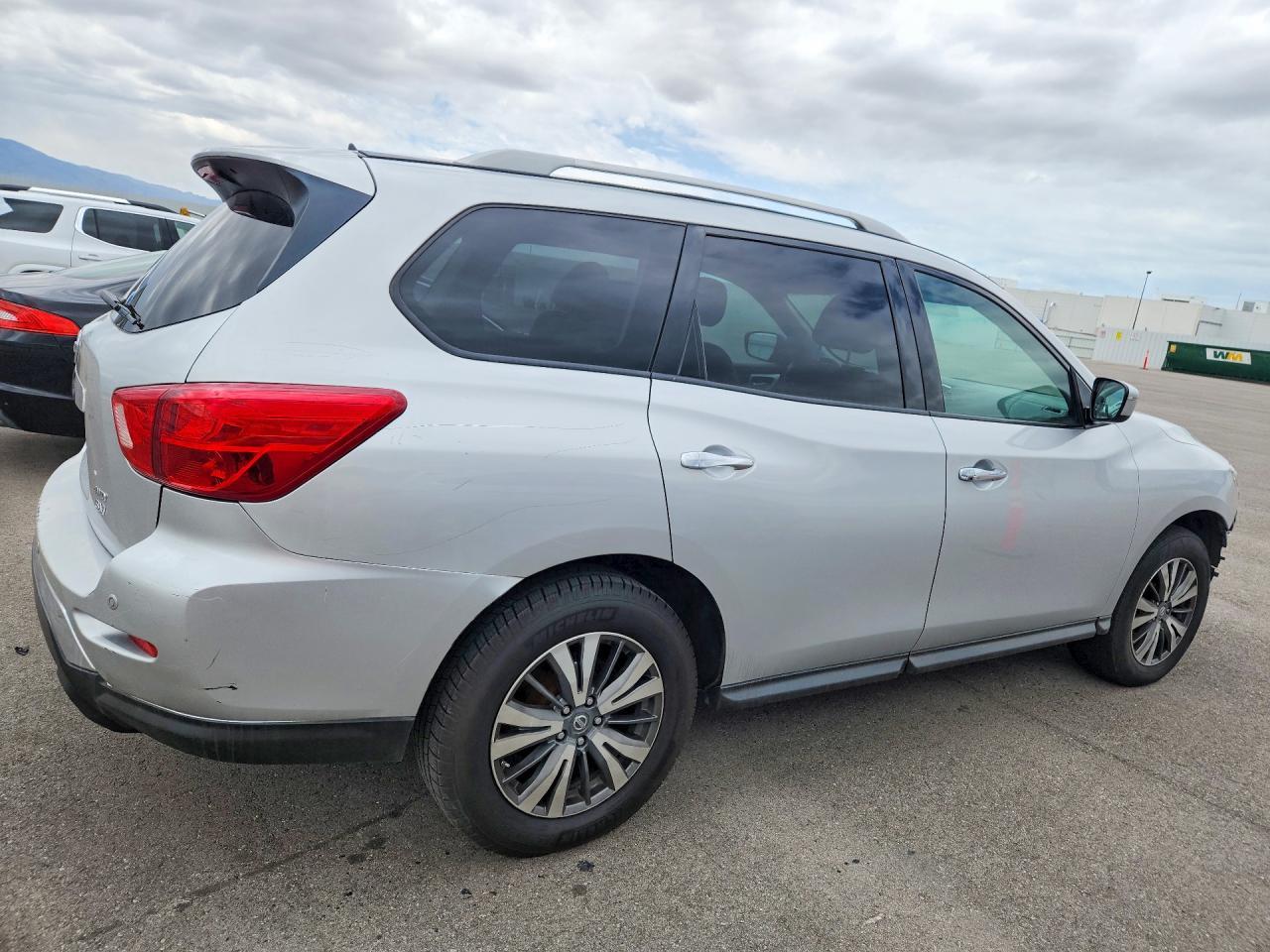 2017 NISSAN PATHFINDER