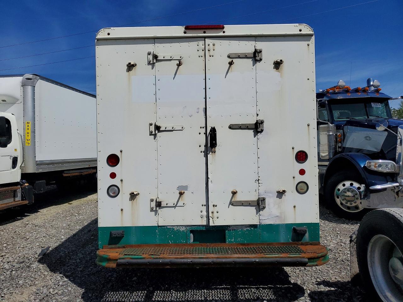 2009 Workhorse W42
