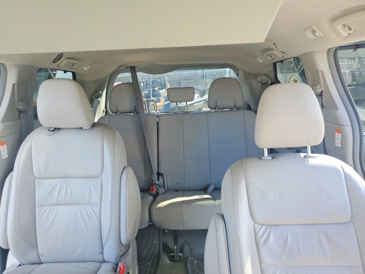 2016 TOYOTA SIENNA