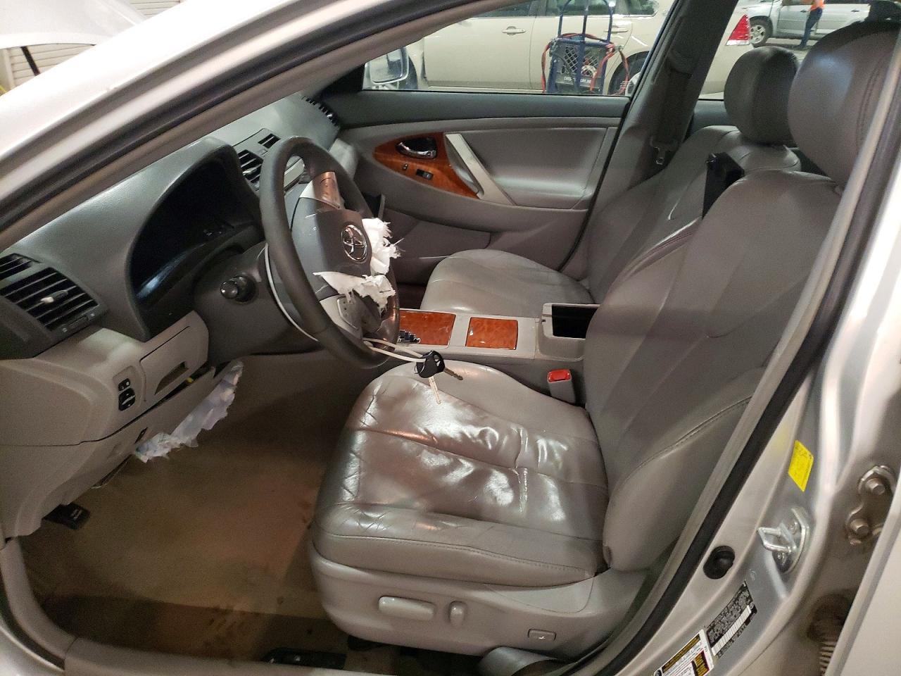 2011 TOYOTA CAMRY