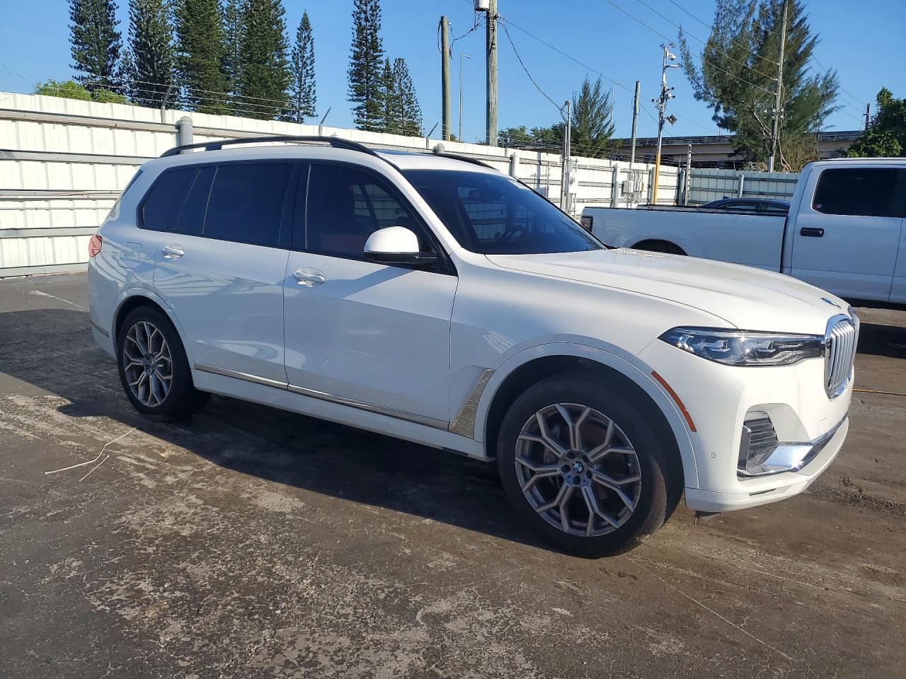 2021 BMW X7