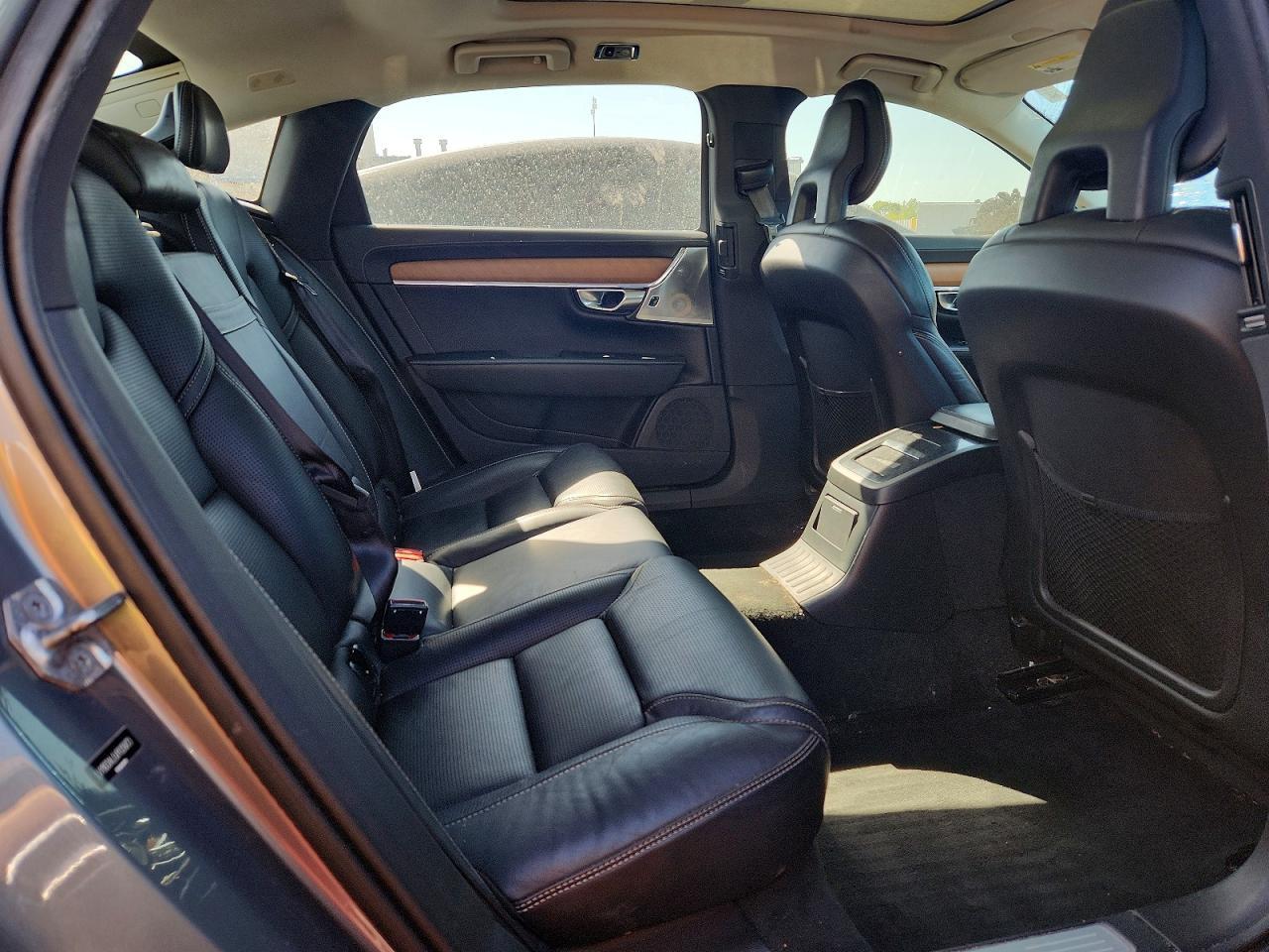 2018 VOLVO S90
