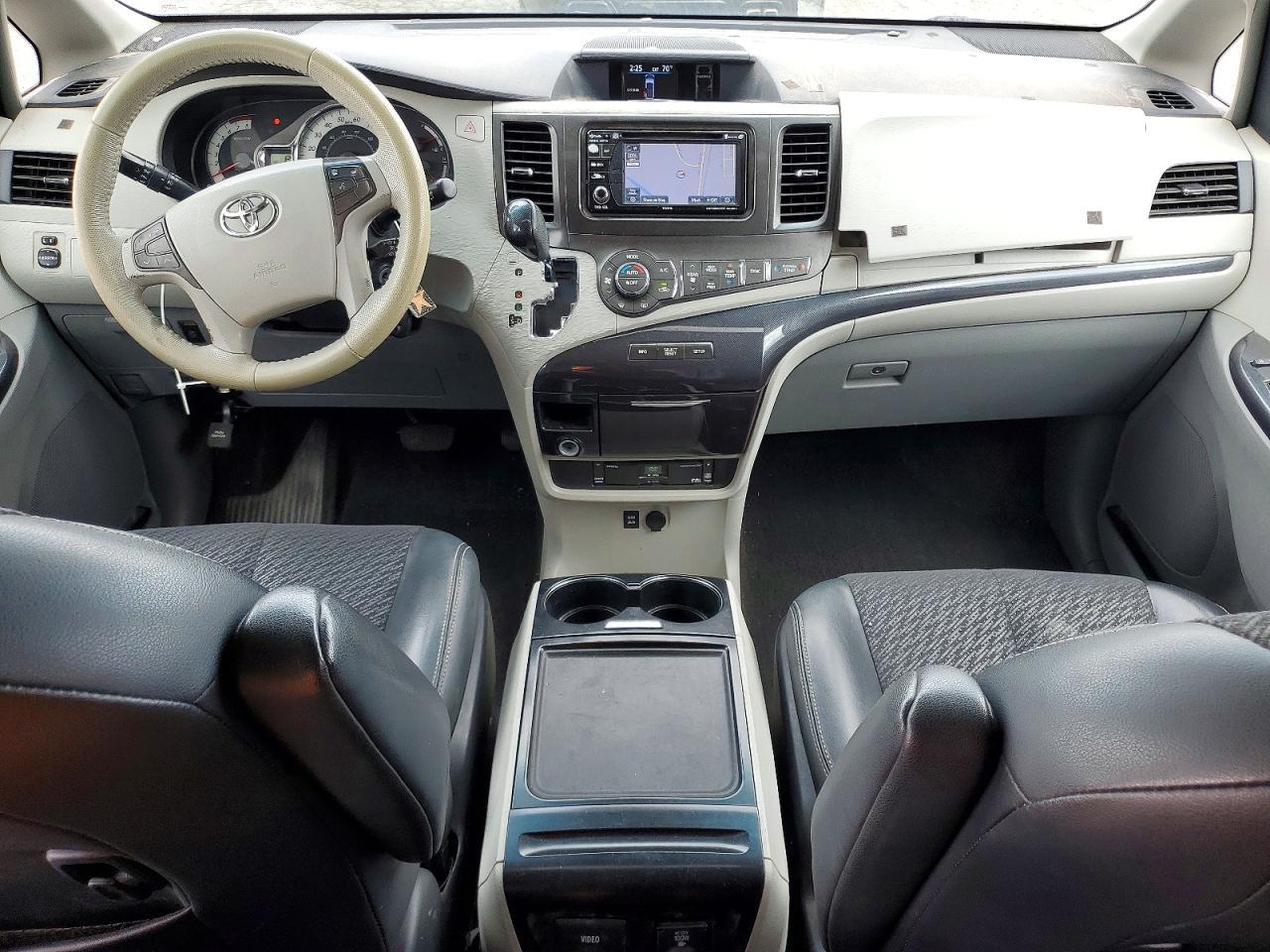 2013 TOYOTA SIENNA