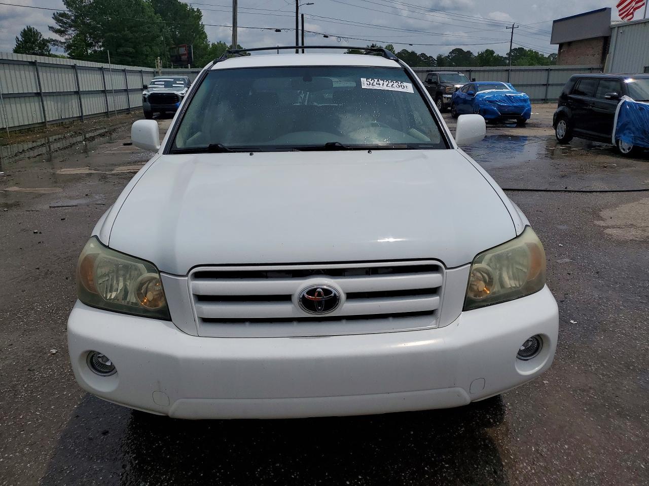 2004 TOYOTA HIGHLANDER