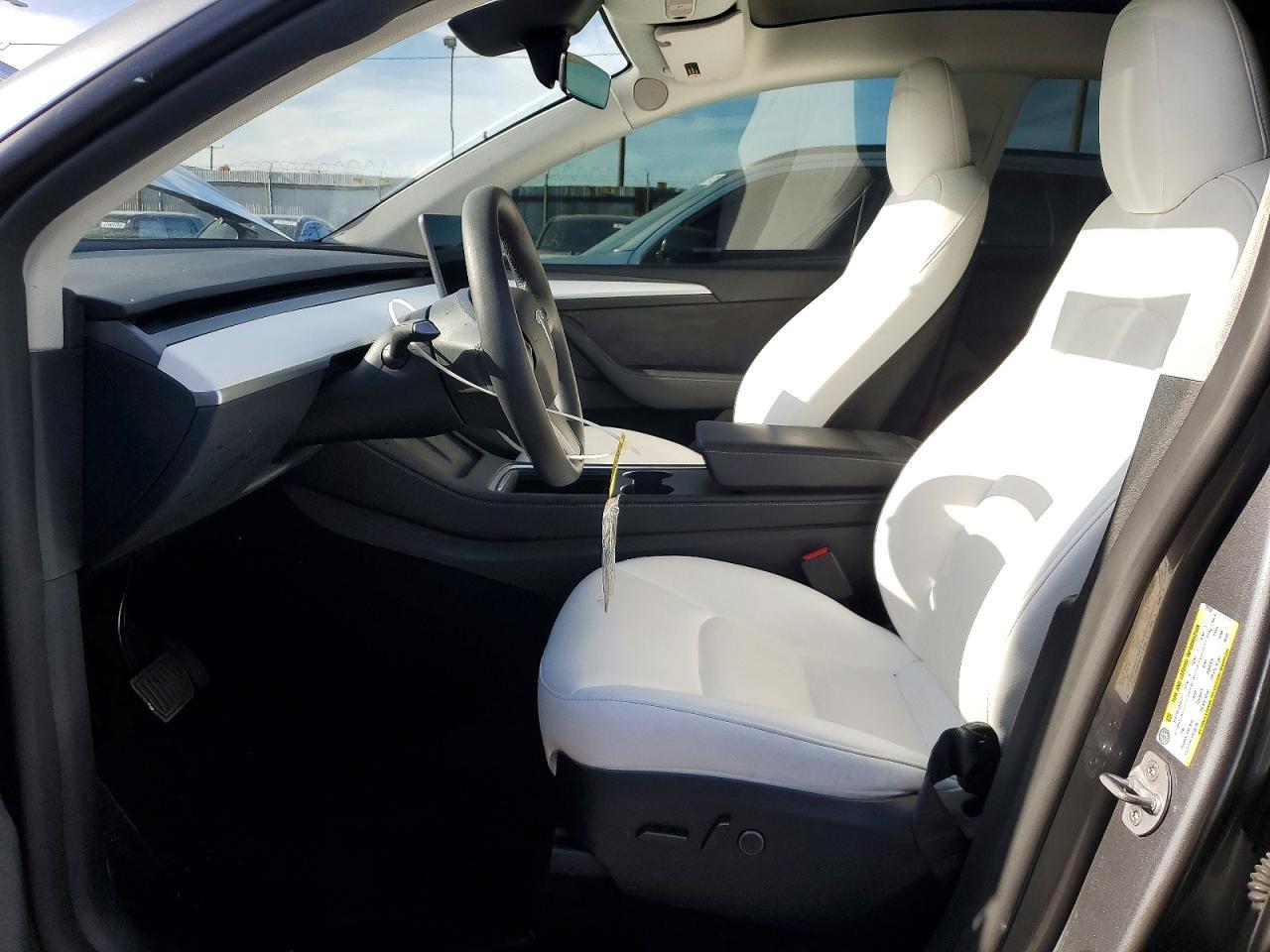 2025 TESLA MODEL Y