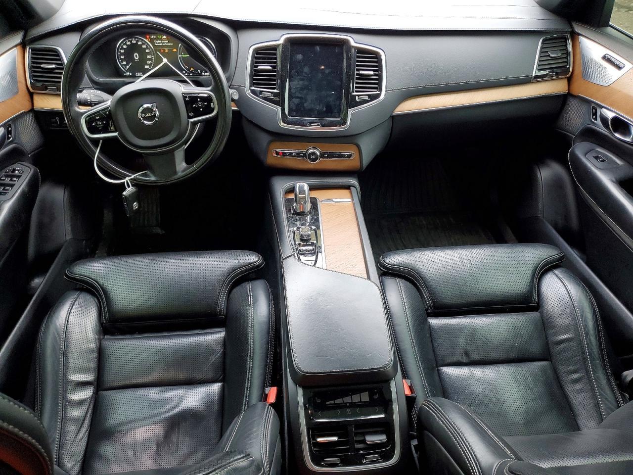 2019 VOLVO XC90