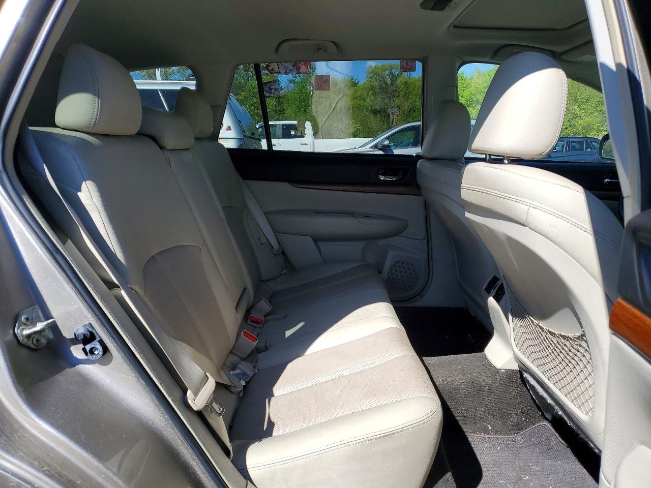 2014 SUBARU Outback