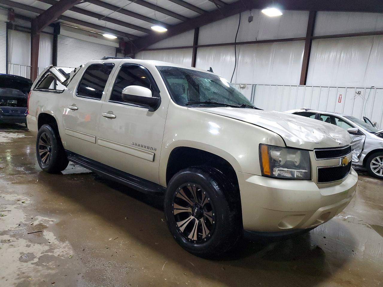 2013 CHEVROLET Suburban