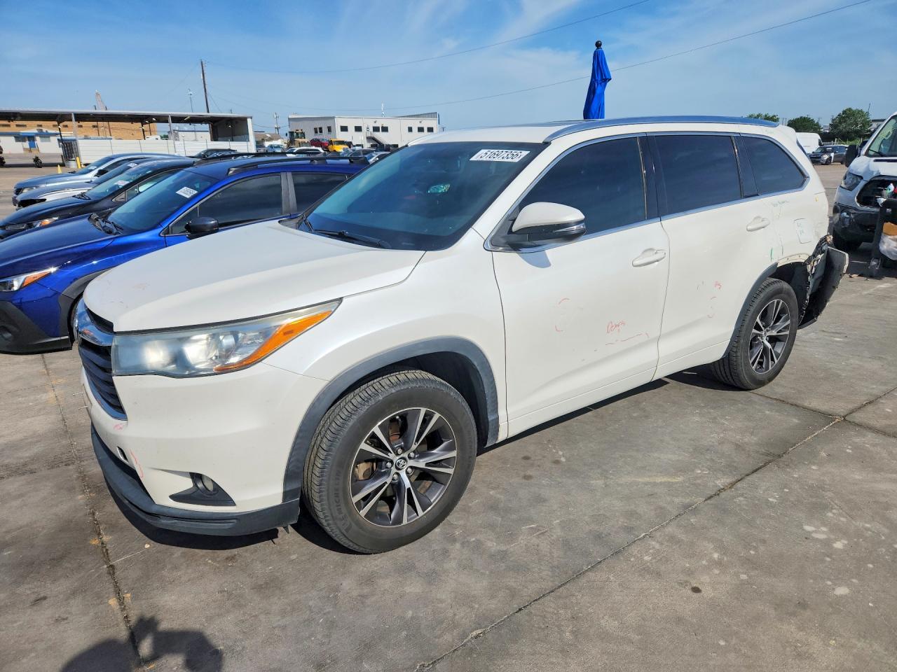 2016 TOYOTA HIGHLANDER