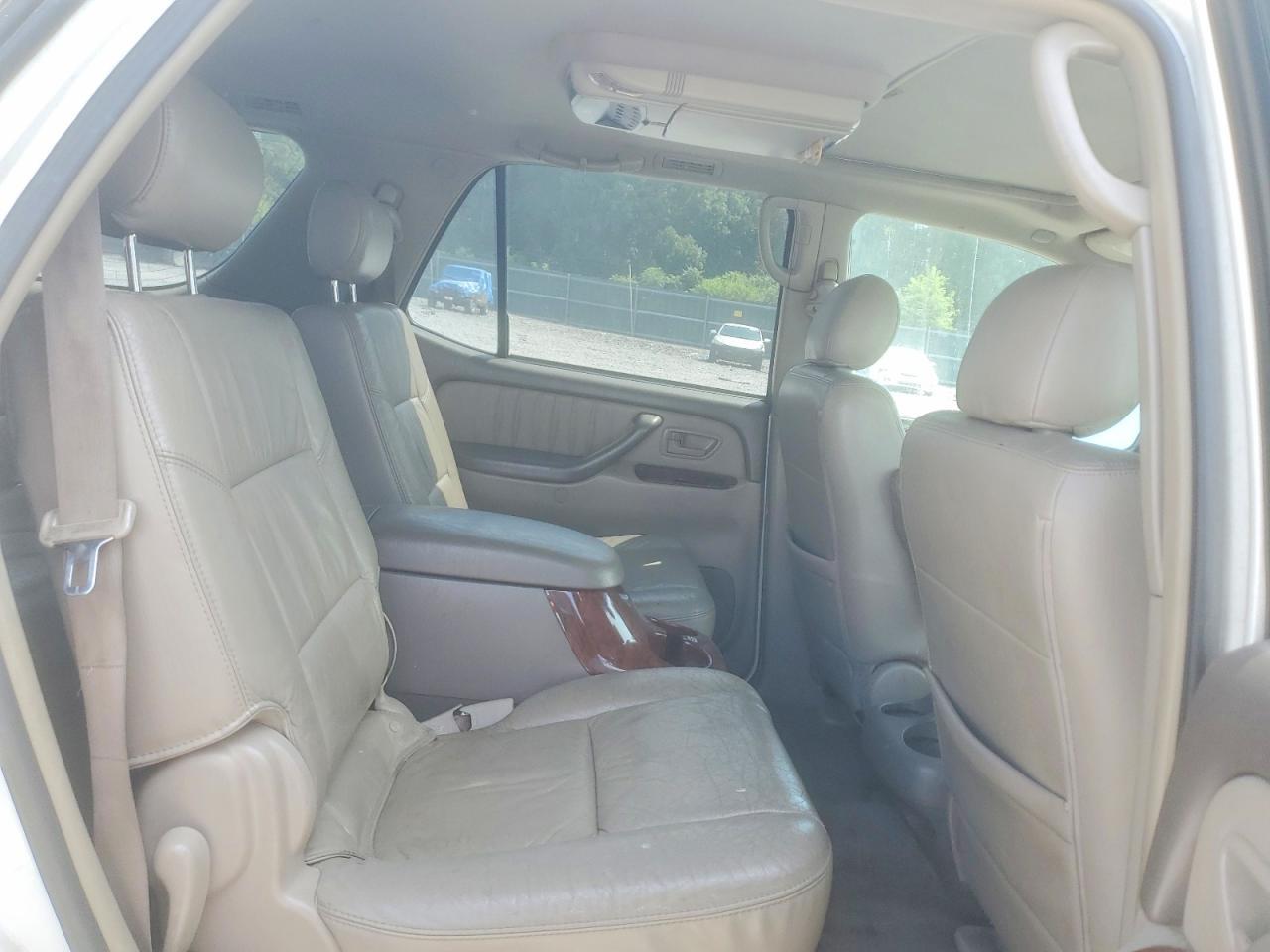 2005 TOYOTA Sequoia