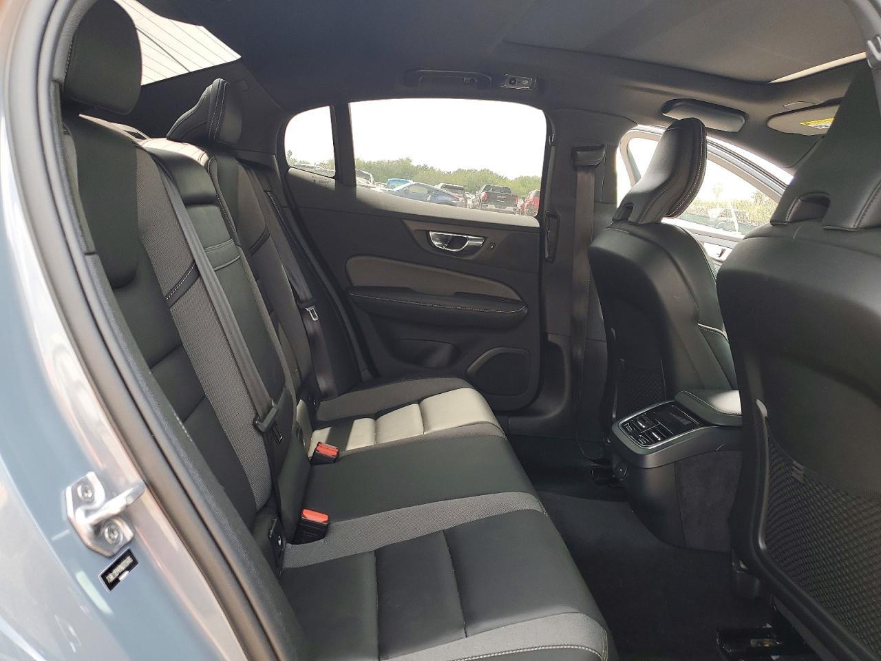2022 VOLVO S60