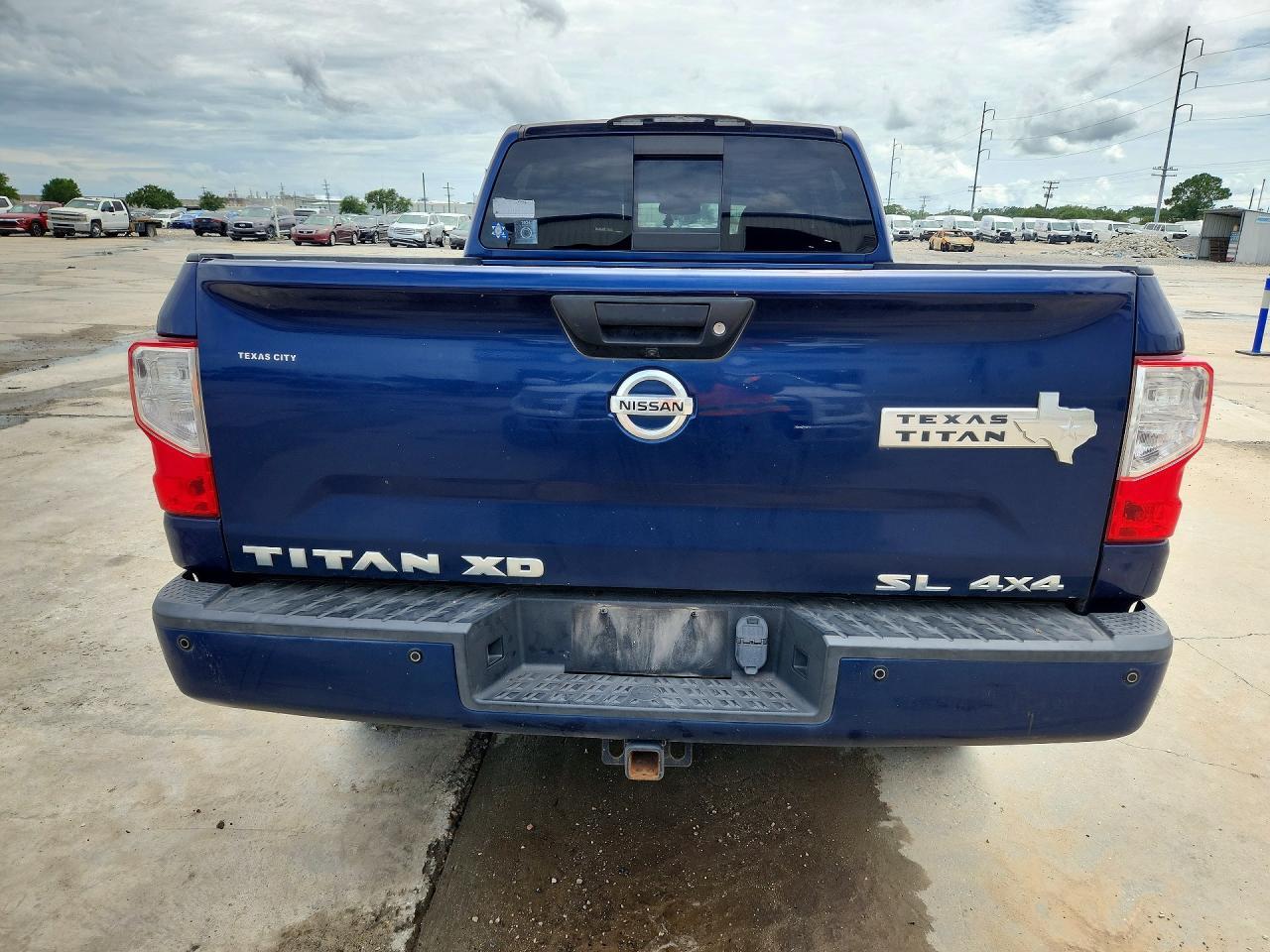 2017 NISSAN Titan