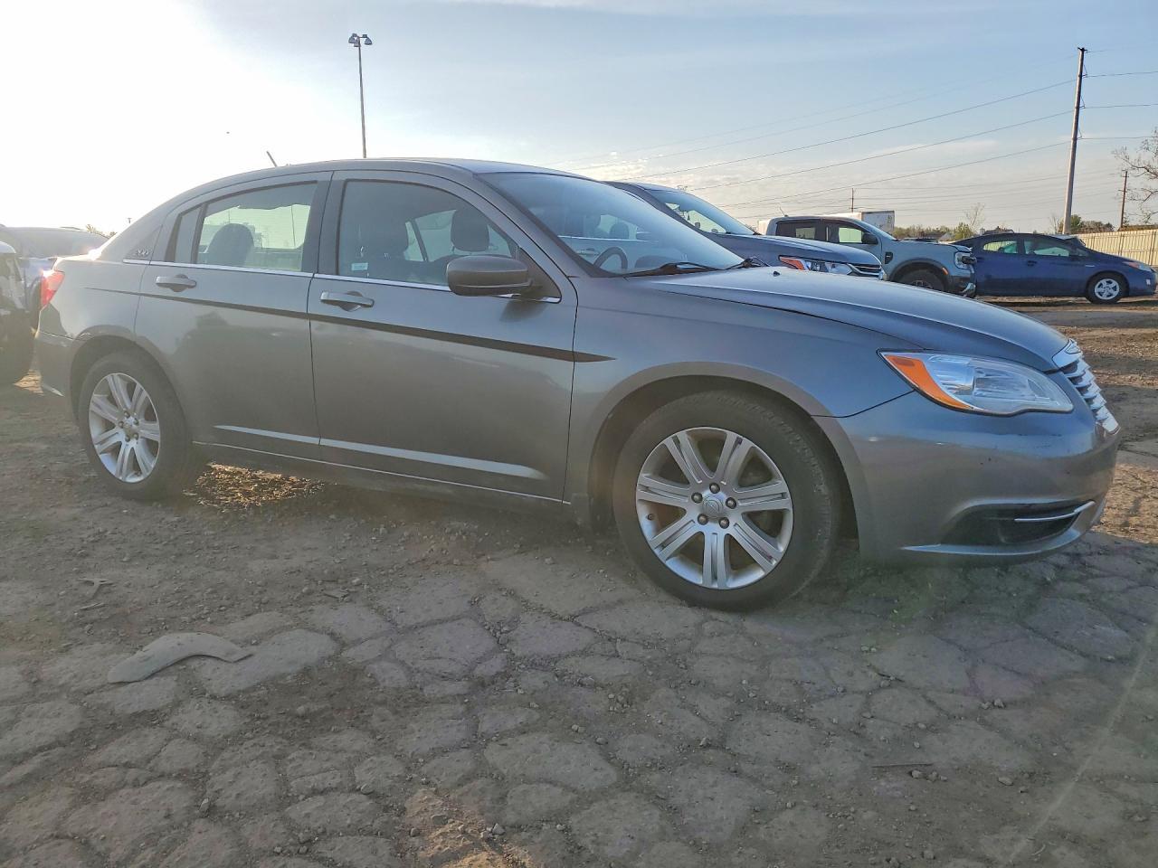 2013 CHRYSLER 200