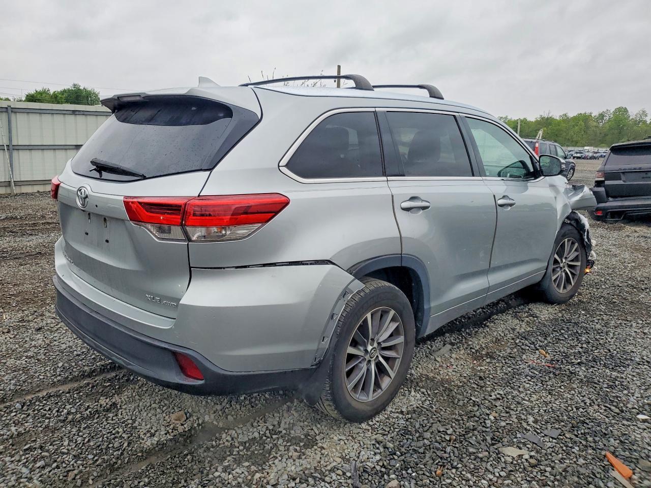 2017 TOYOTA HIGHLANDER