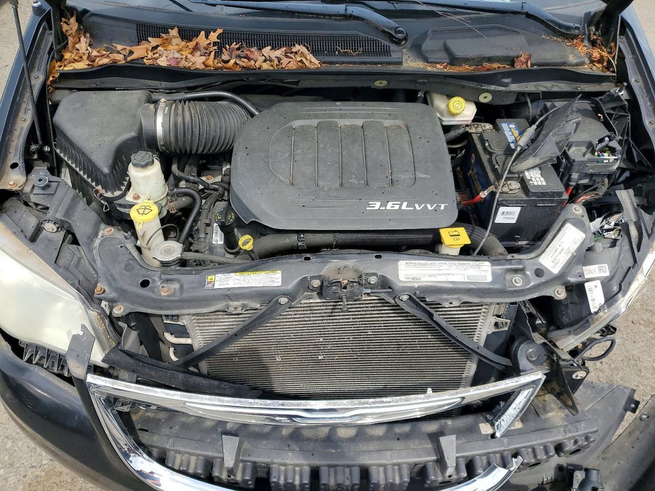 2012 CHRYSLER Town & Country