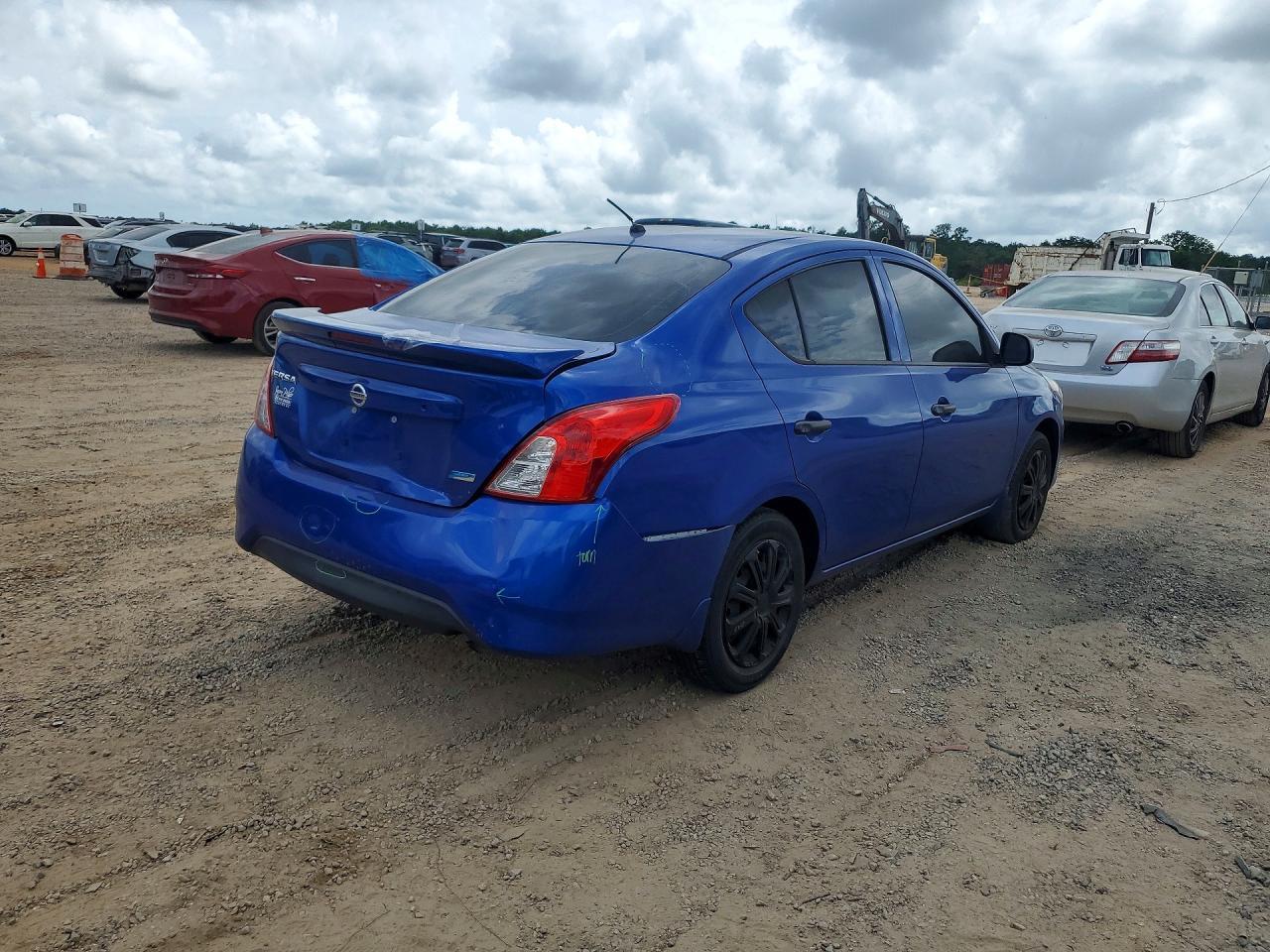2015 NISSAN VERSA
