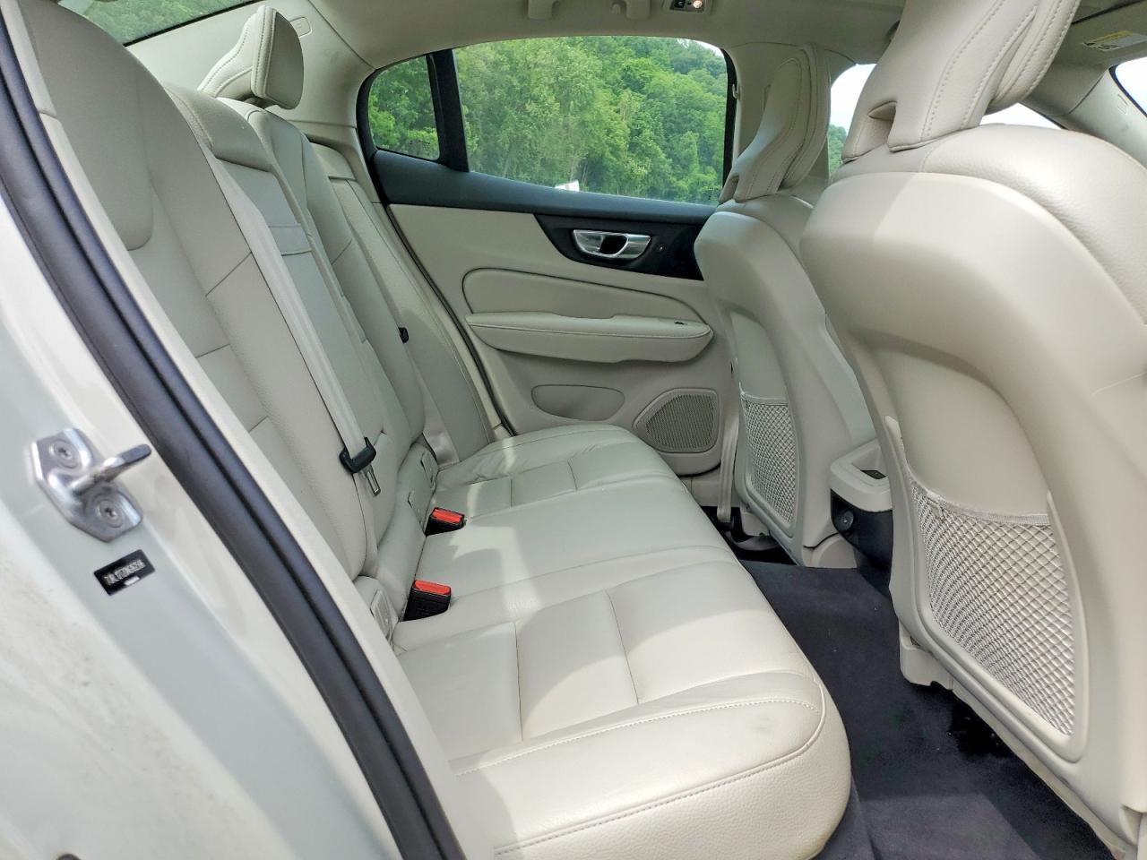 2022 VOLVO S60
