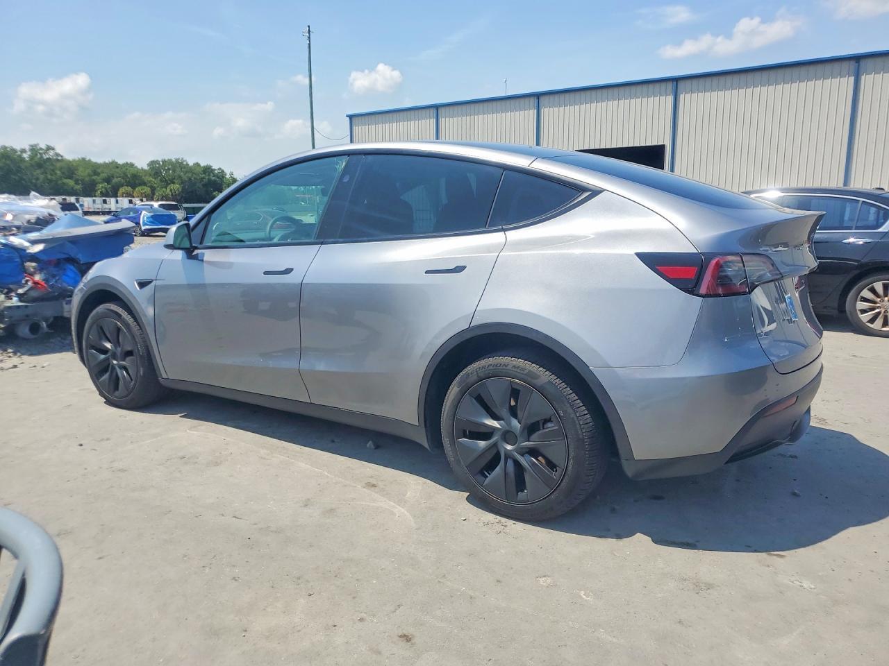 2024 TESLA MODEL Y