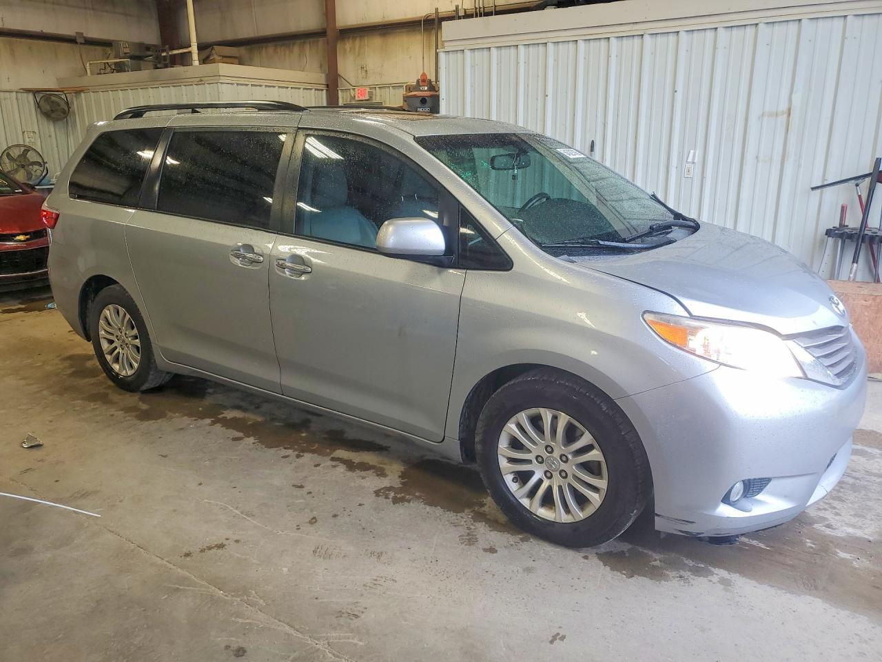 2017 TOYOTA SIENNA