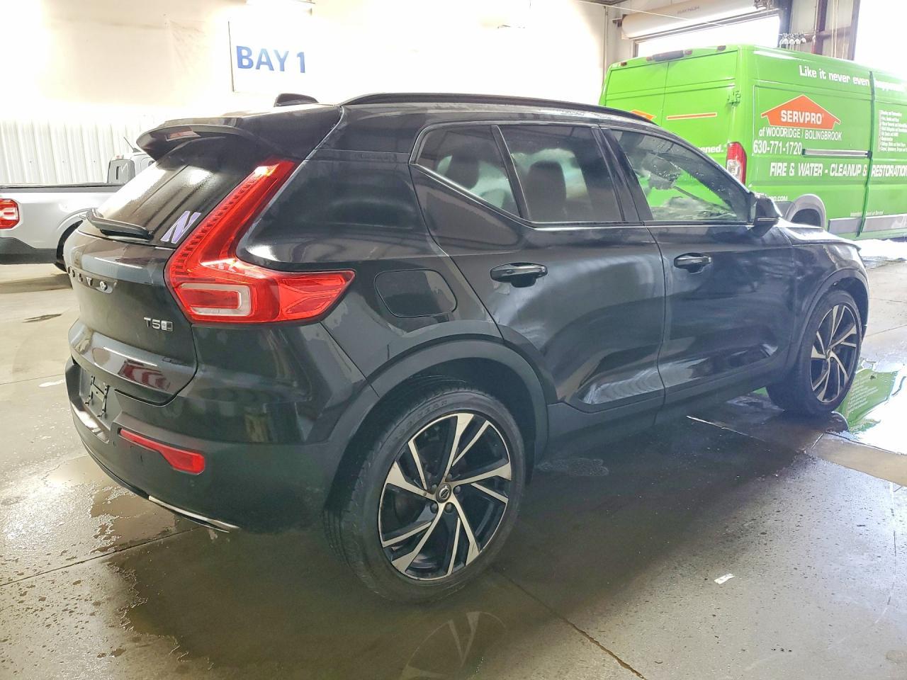2020 VOLVO XC40