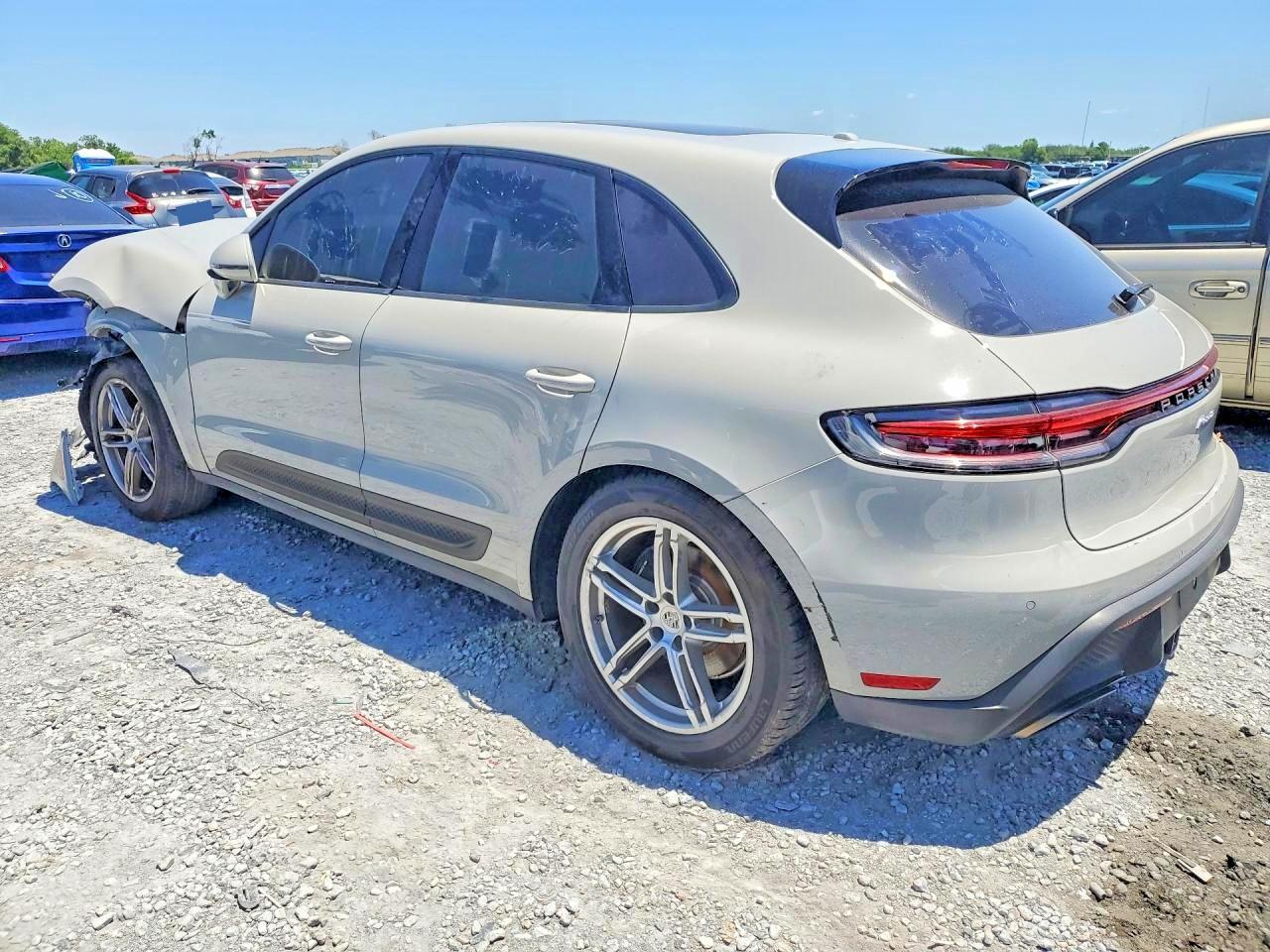 2022 PORSCHE Macan