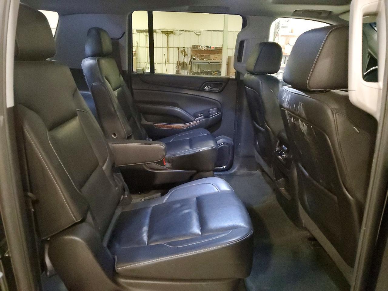 2016 CHEVROLET Suburban