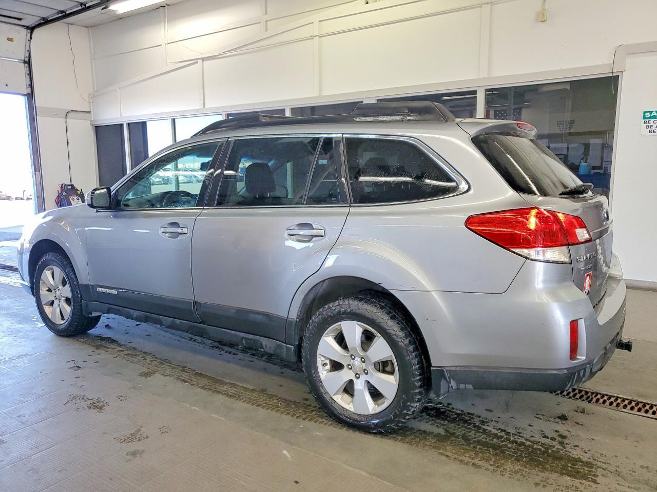 2010 SUBARU Outback