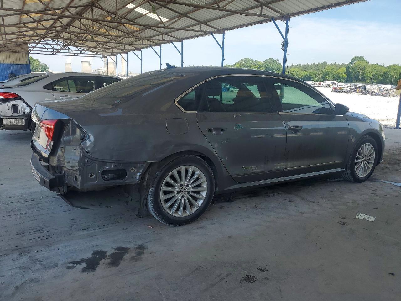 2016 VOLKSWAGEN Passat