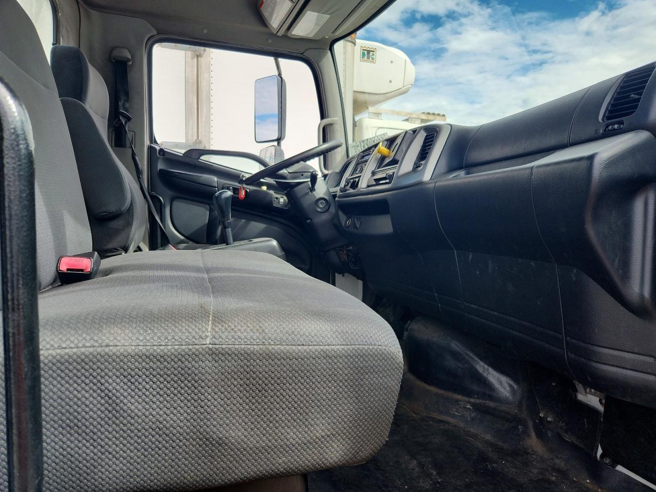 2017 HINO 338