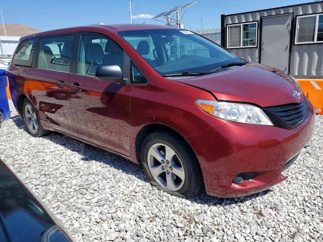2017 TOYOTA SIENNA