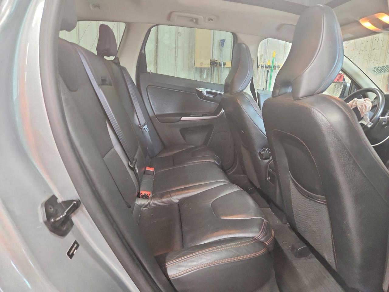 2011 VOLVO XC60