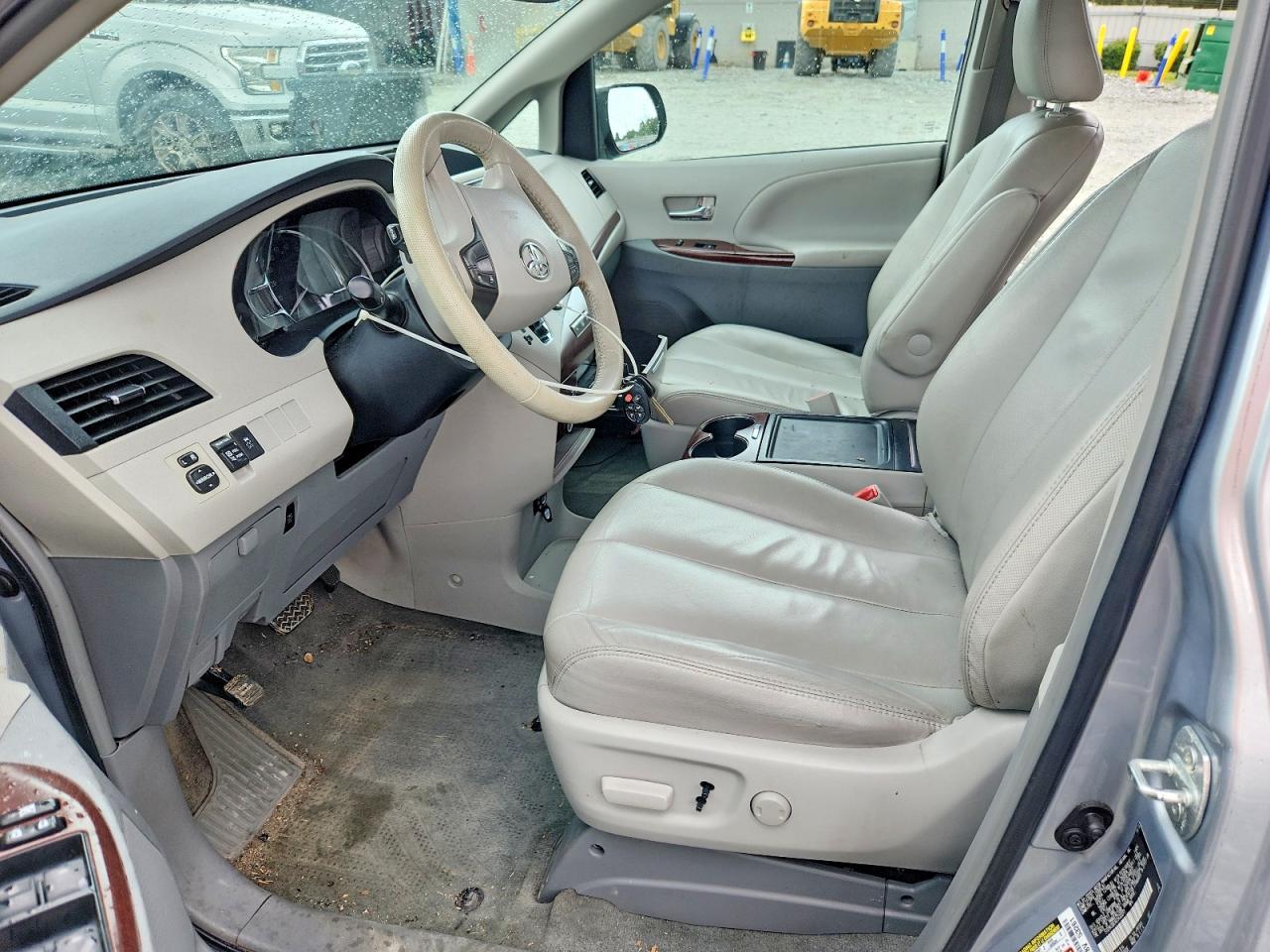 2014 TOYOTA SIENNA