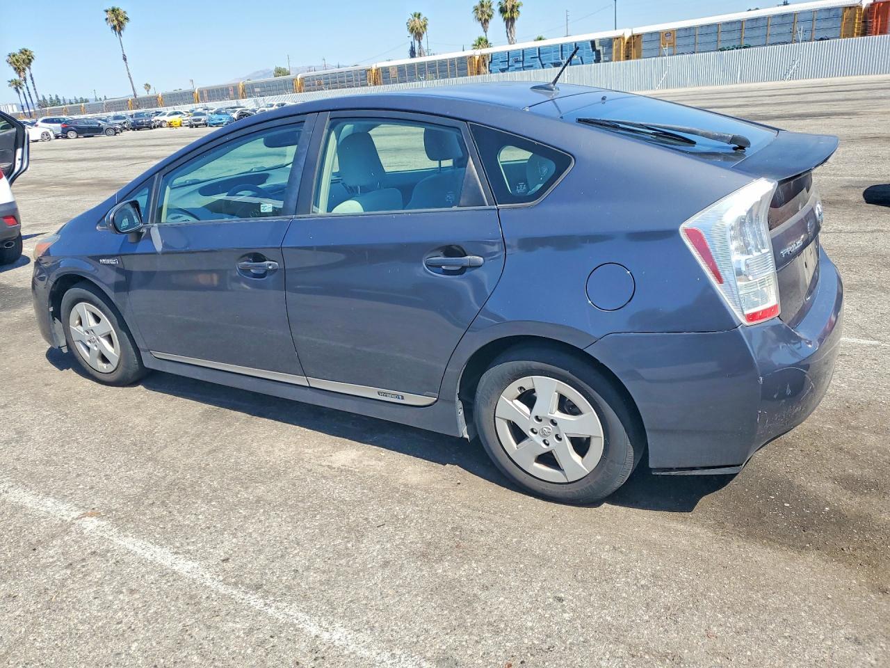 2011 TOYOTA PRIUS