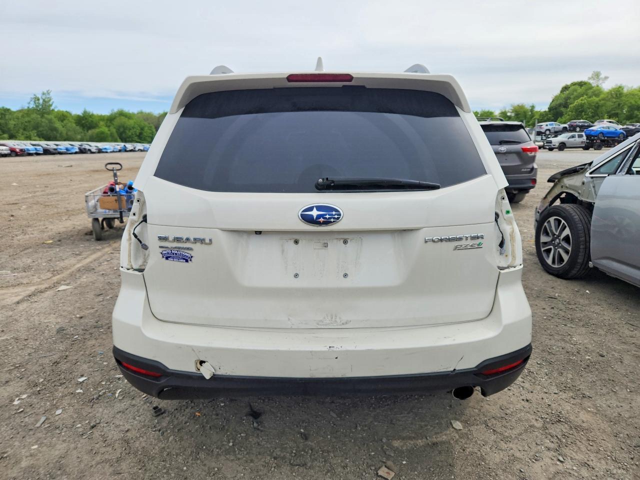 2017 SUBARU FORESTER