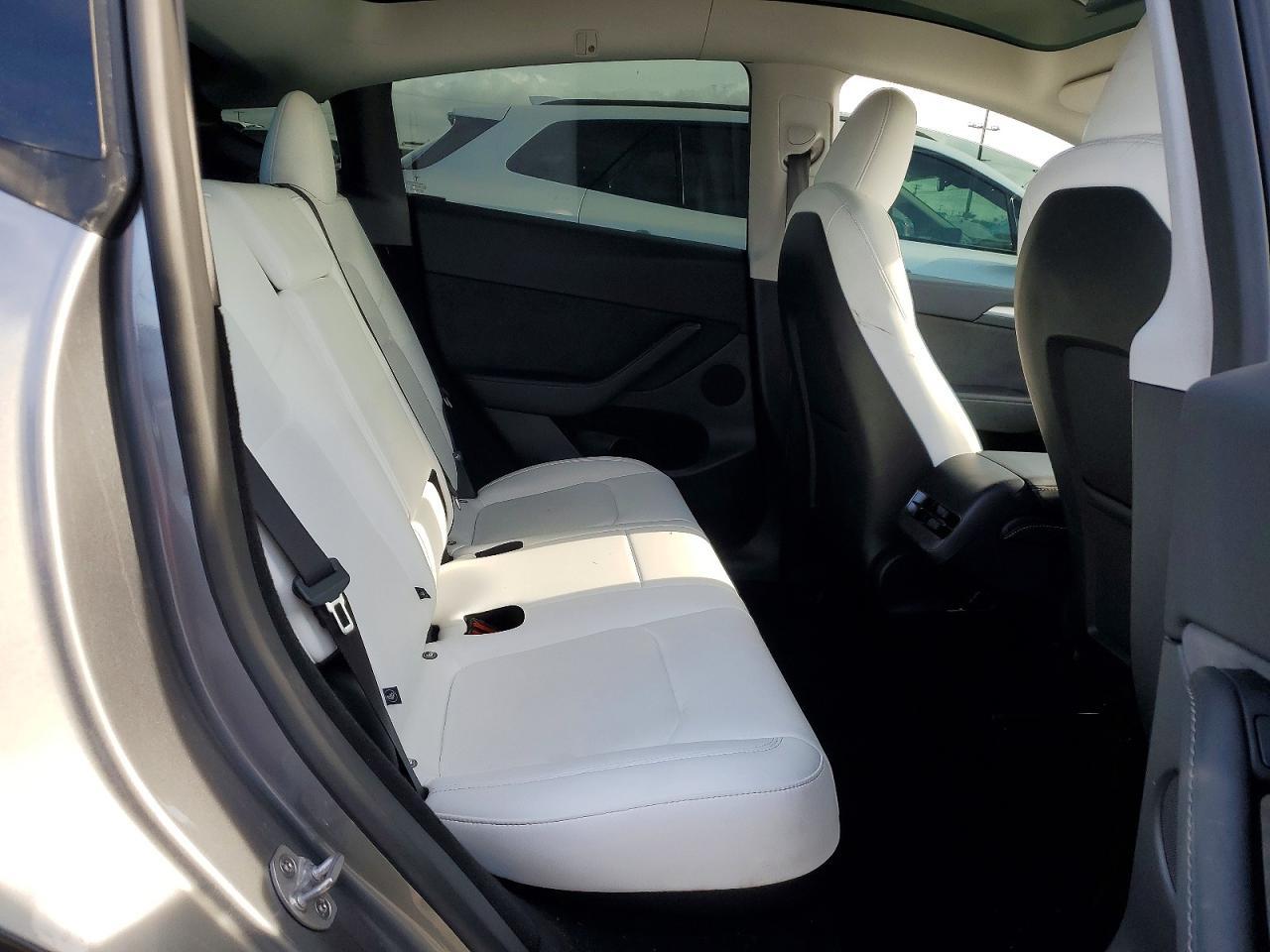 2025 TESLA MODEL Y