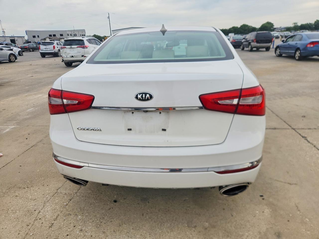 2016 KIA Cadenza