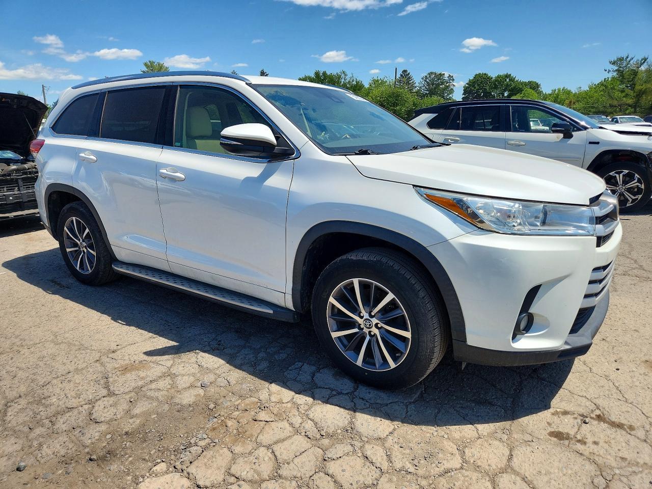 2017 TOYOTA HIGHLANDER