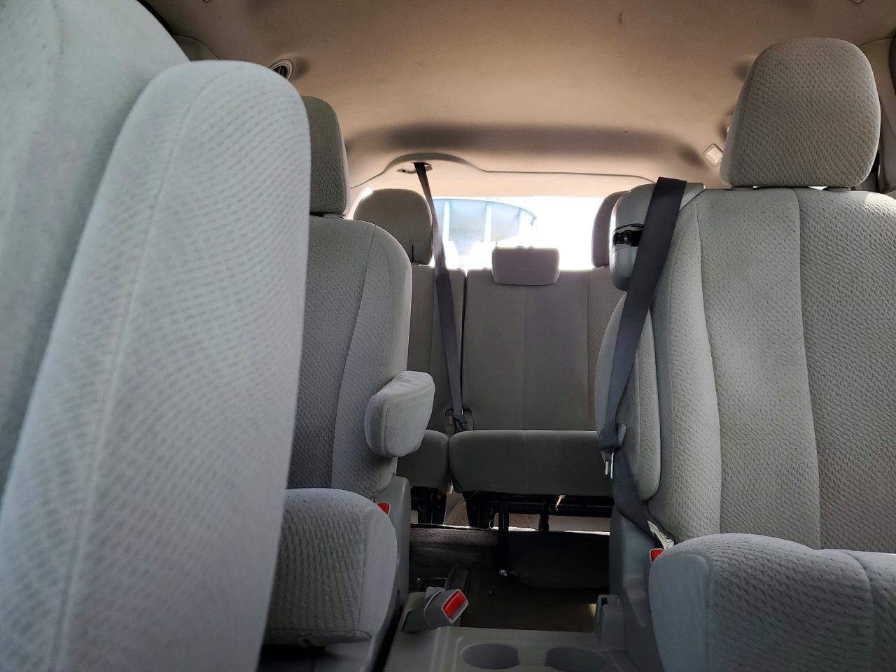 2012 TOYOTA SIENNA