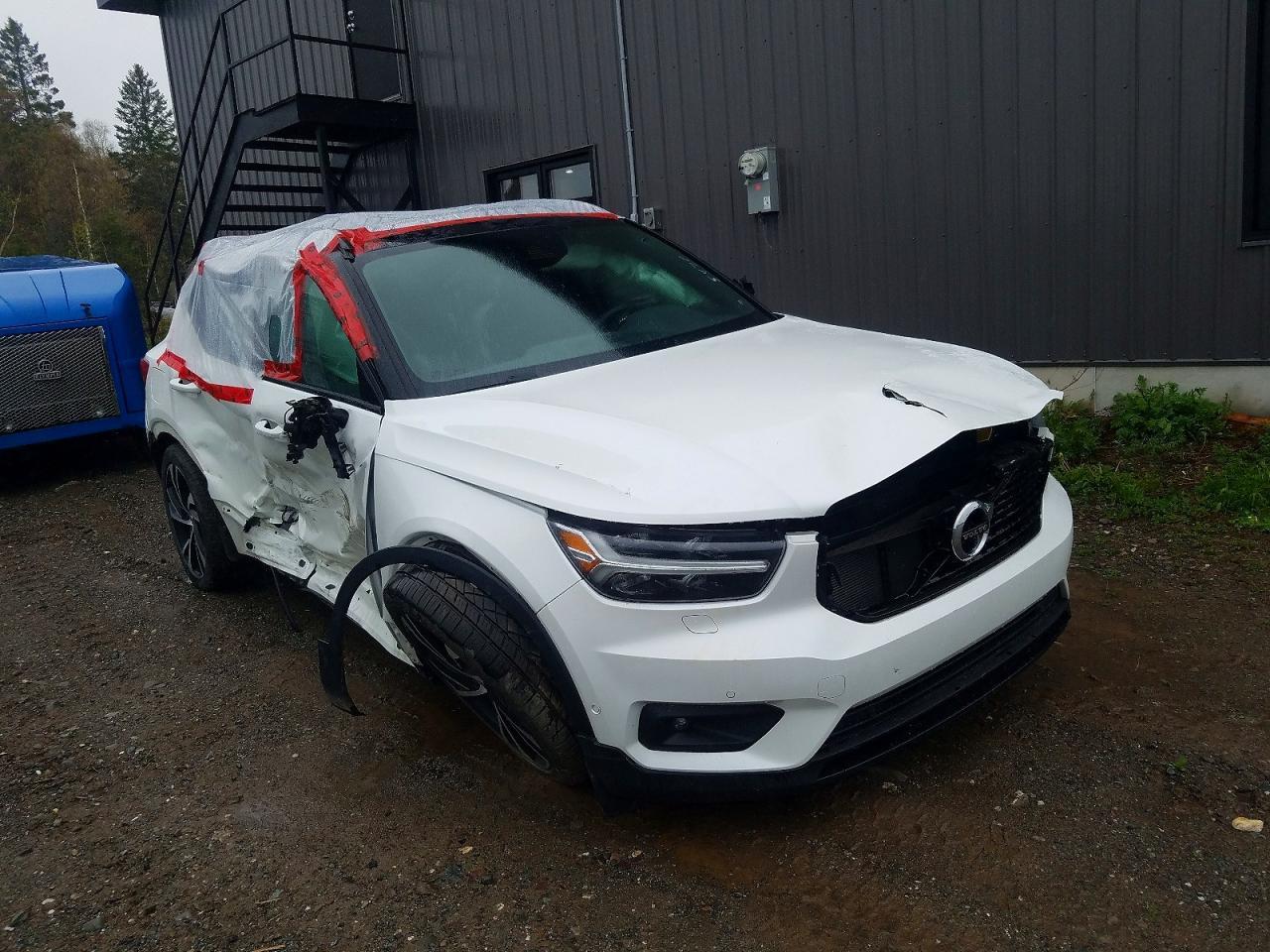 2020 VOLVO XC40