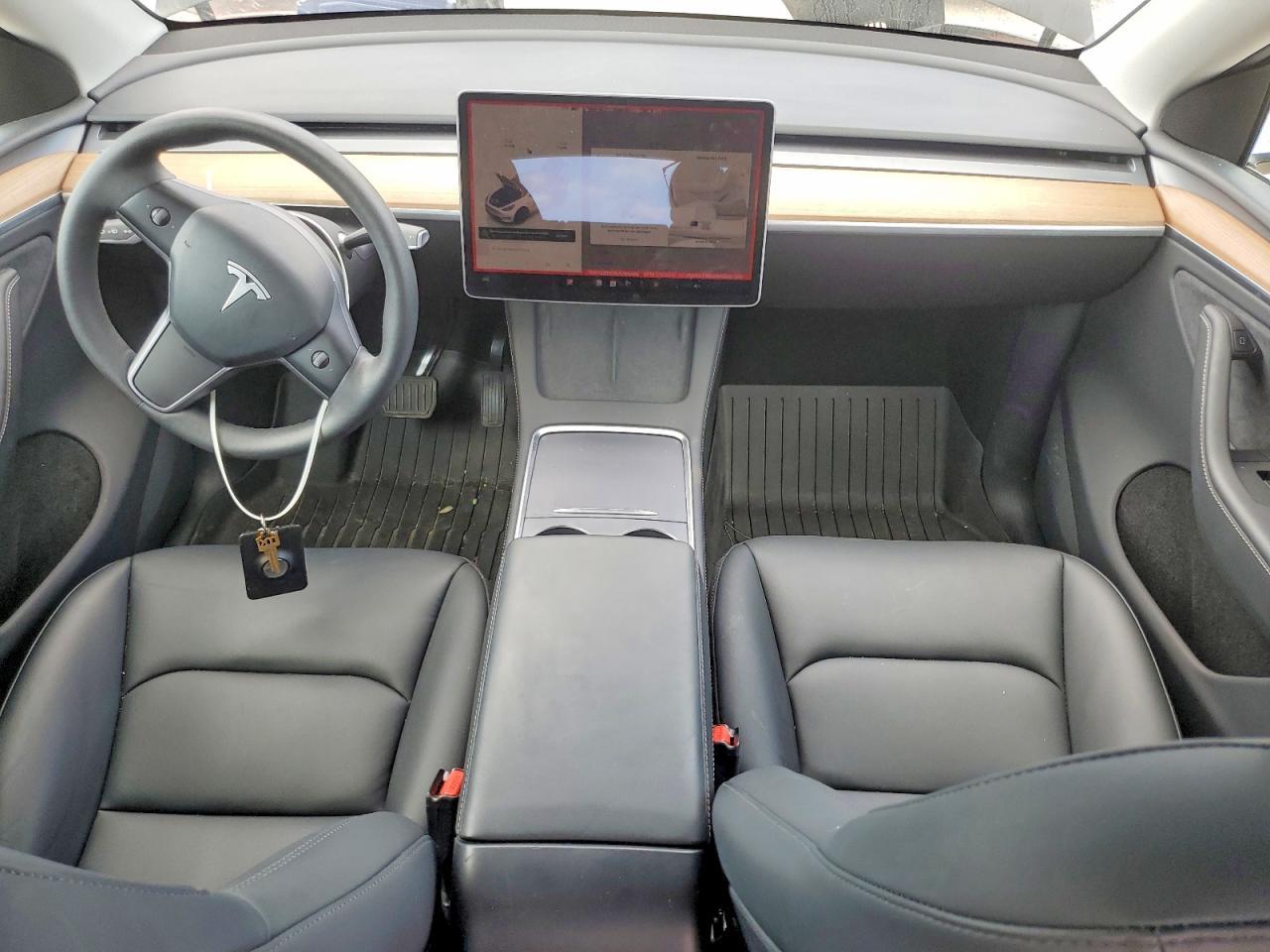 2025 TESLA MODEL Y