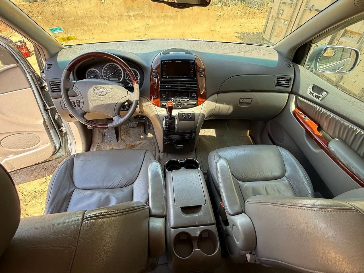 2004 TOYOTA SIENNA