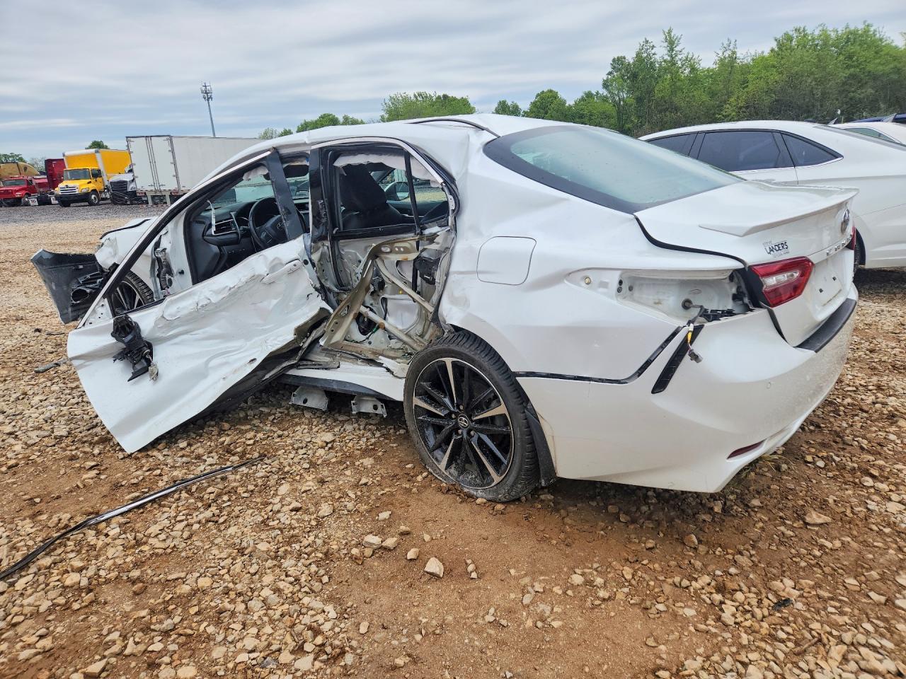 2018 TOYOTA CAMRY